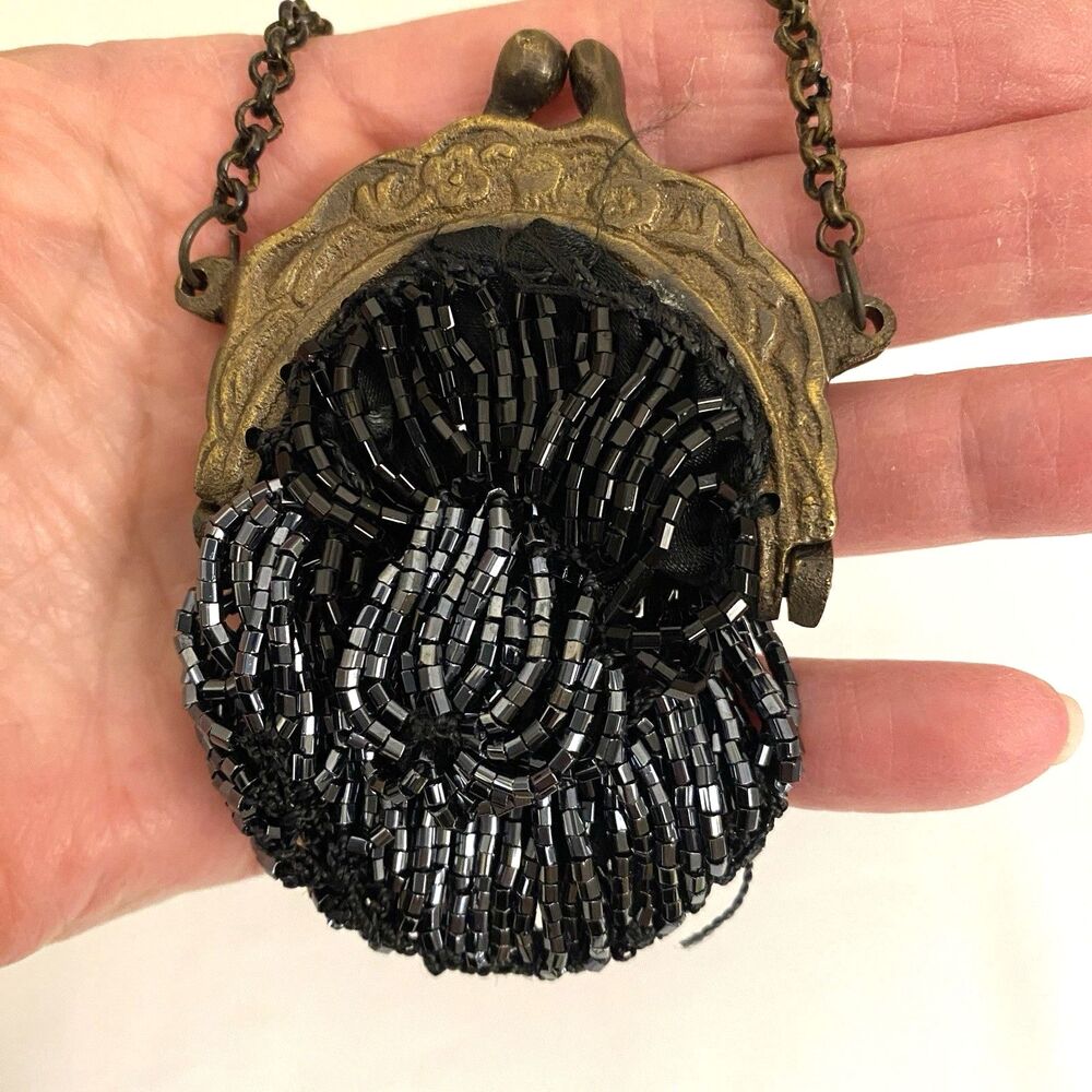 1920’s STYLE Brass, Bugle Beads Coin Purse Very Good Condition READ DESCRIPTION